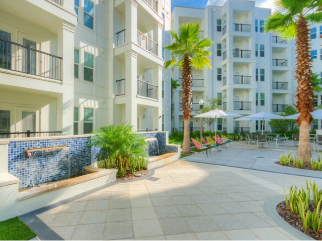 400 north apartments Maitland Florida courtyard fountain and zen area