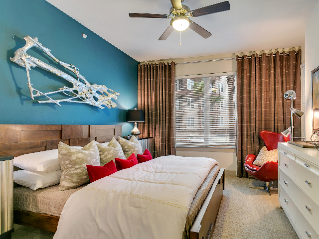 Ceiling fan with light