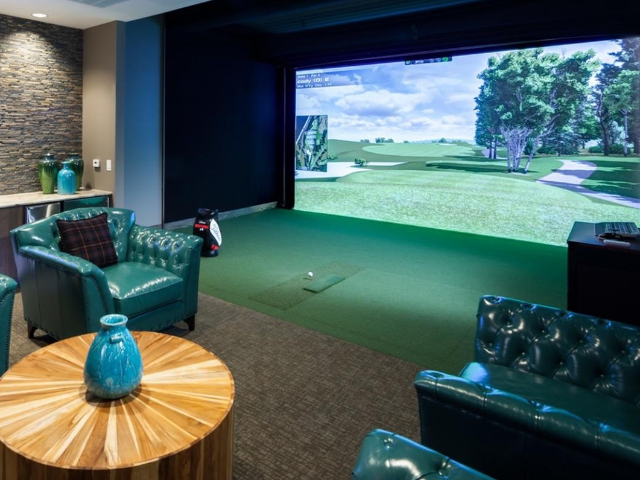 Virtual golf lounge
