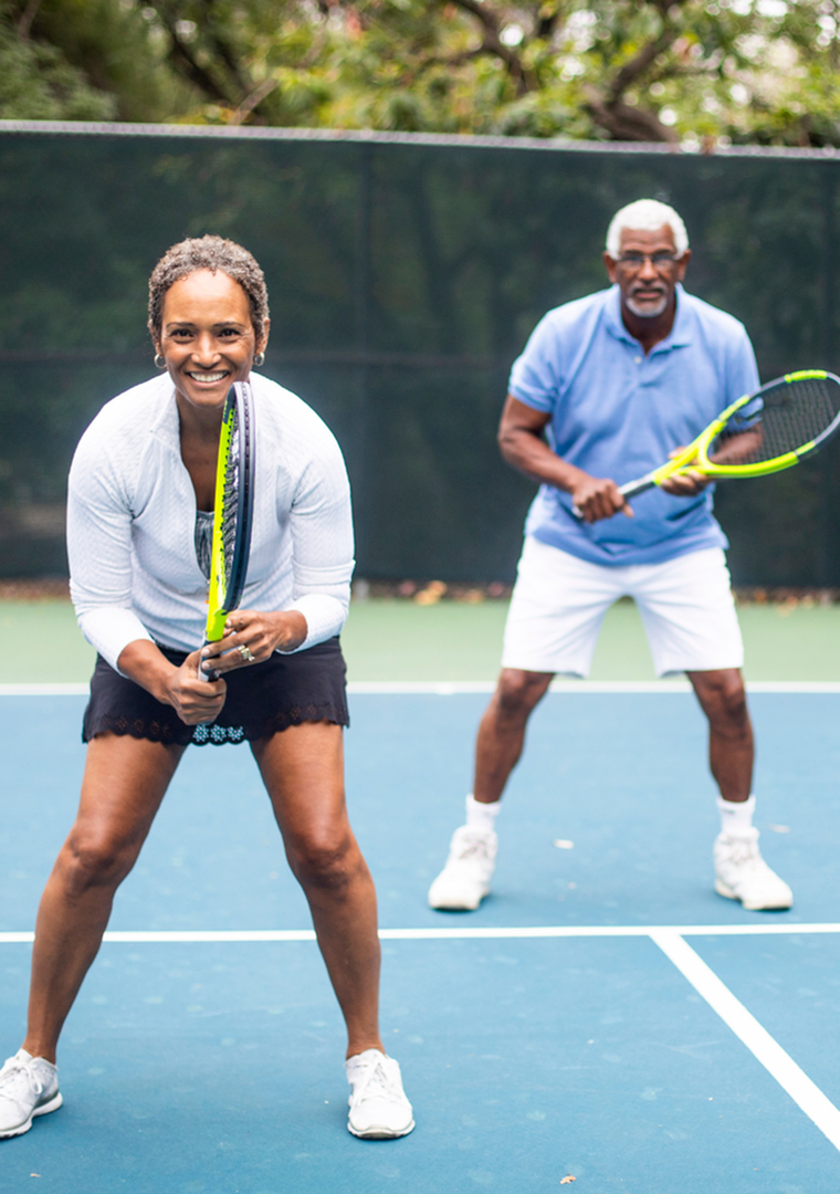 couple playing tennis