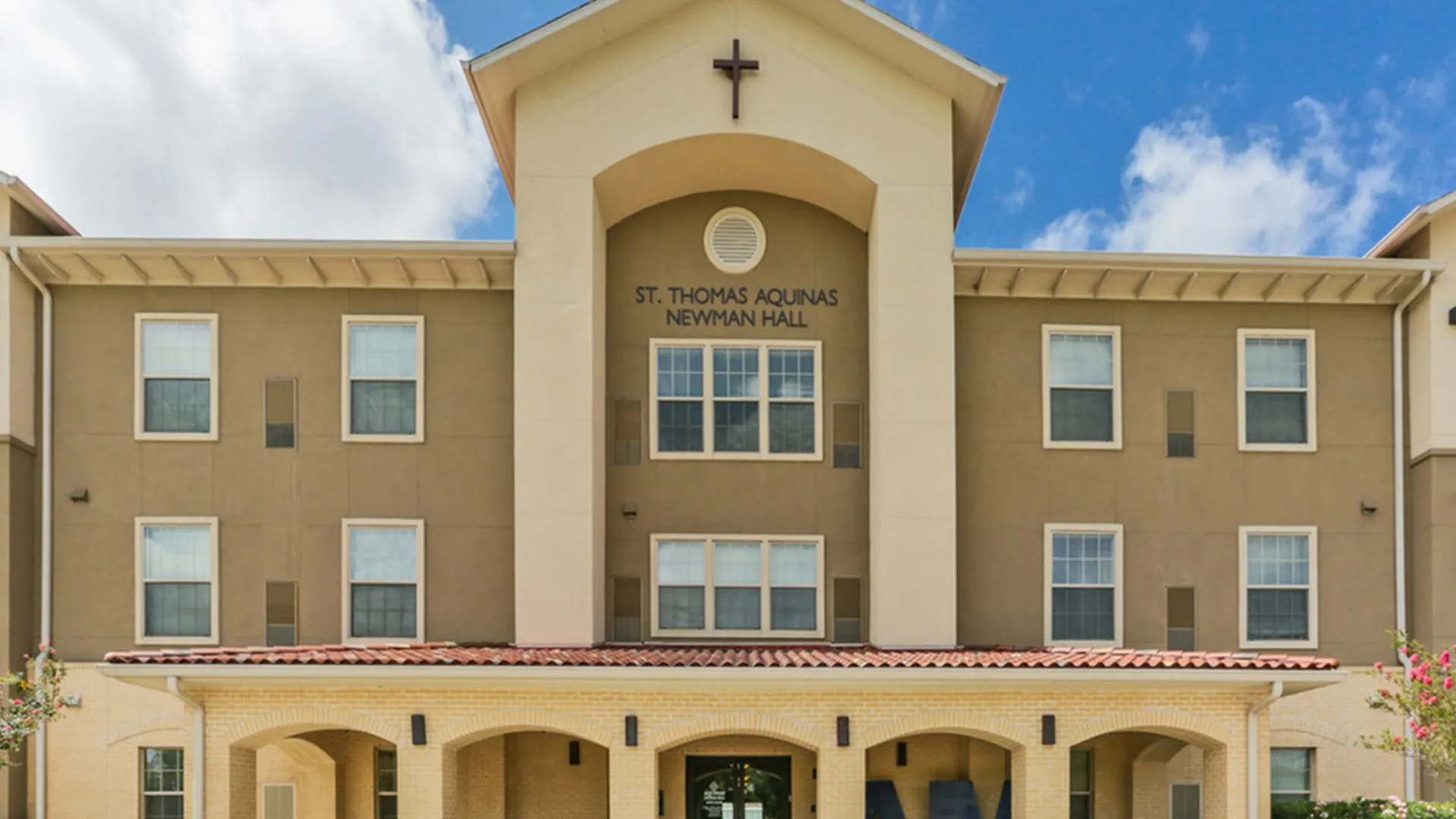 Affordable student housing near TAMUK in Kingsville with community spaces for socializing