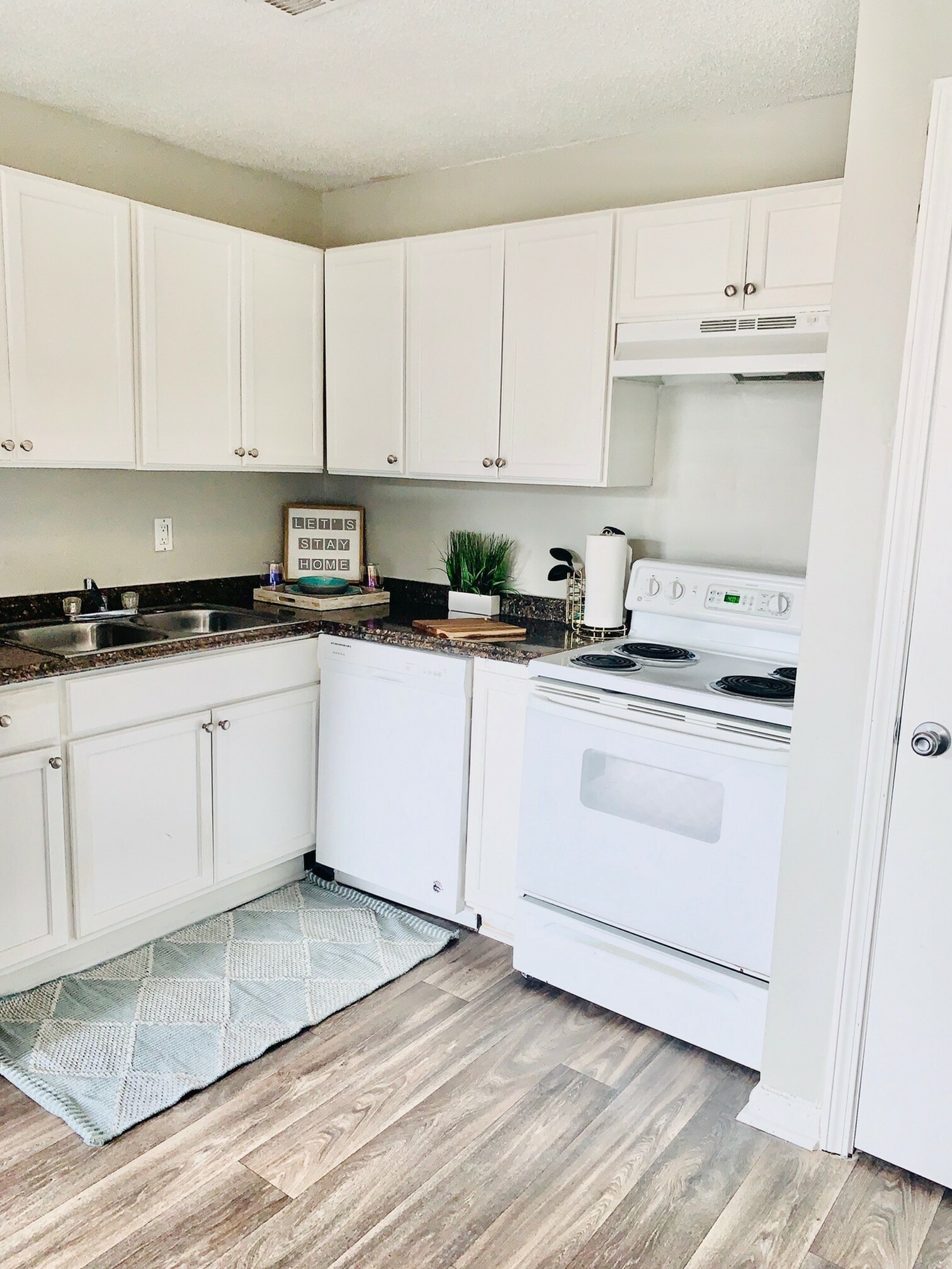 View Photos Carlton Ford Apartments