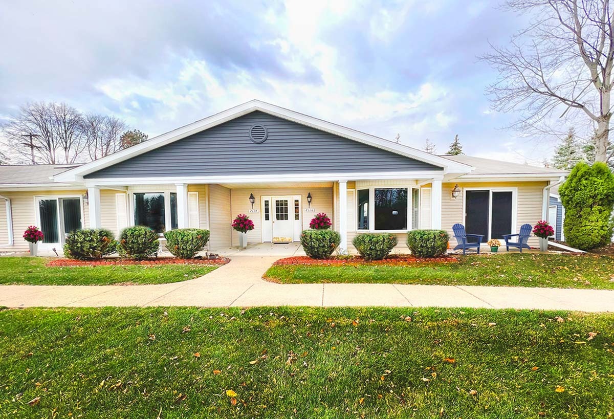 View Photos 2100 Springport Apartments