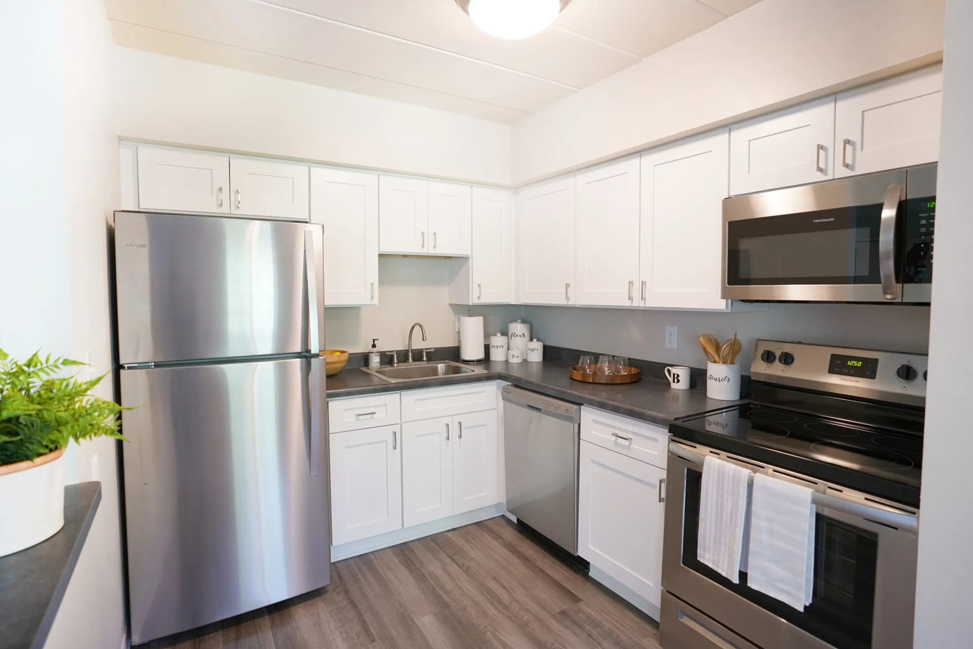 new kitchens with white shaker cabinets
