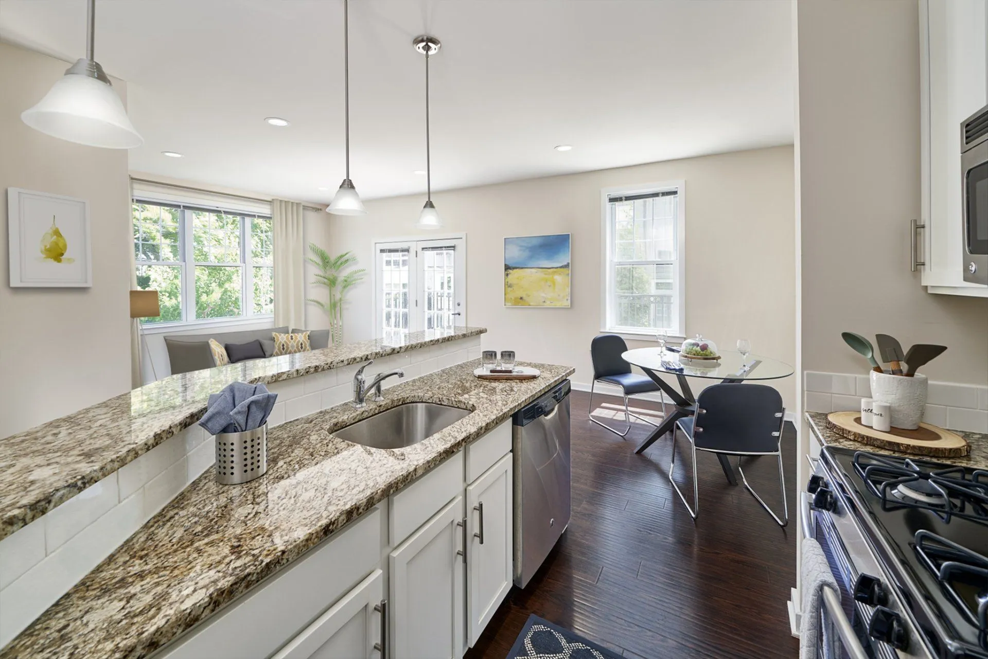 Open Kitchen with Breakfast Bar
