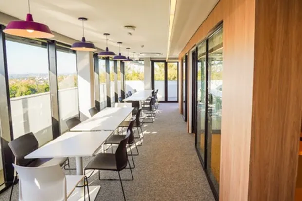 SALA DE ESTUDOS / COWORKING 24H