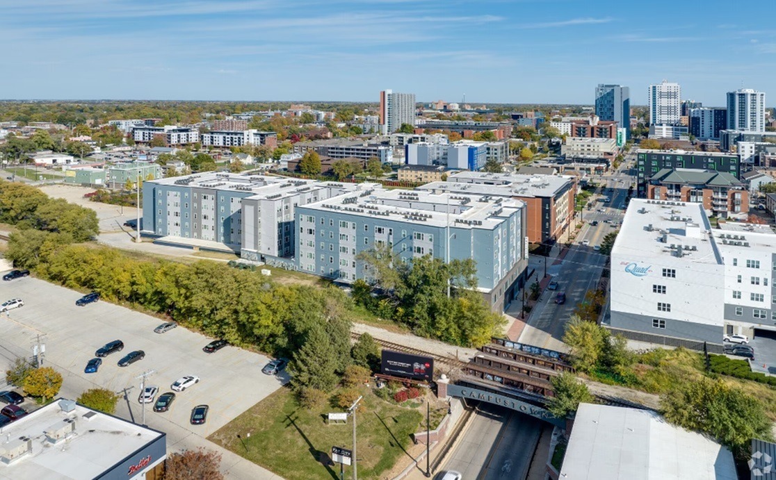 Photos | Student Apartments near UIUC | Pacifica on Green