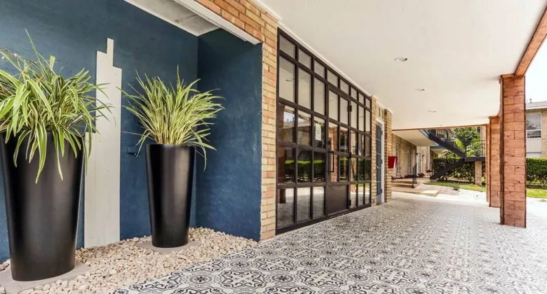 Blue Vine leasing office entrance
