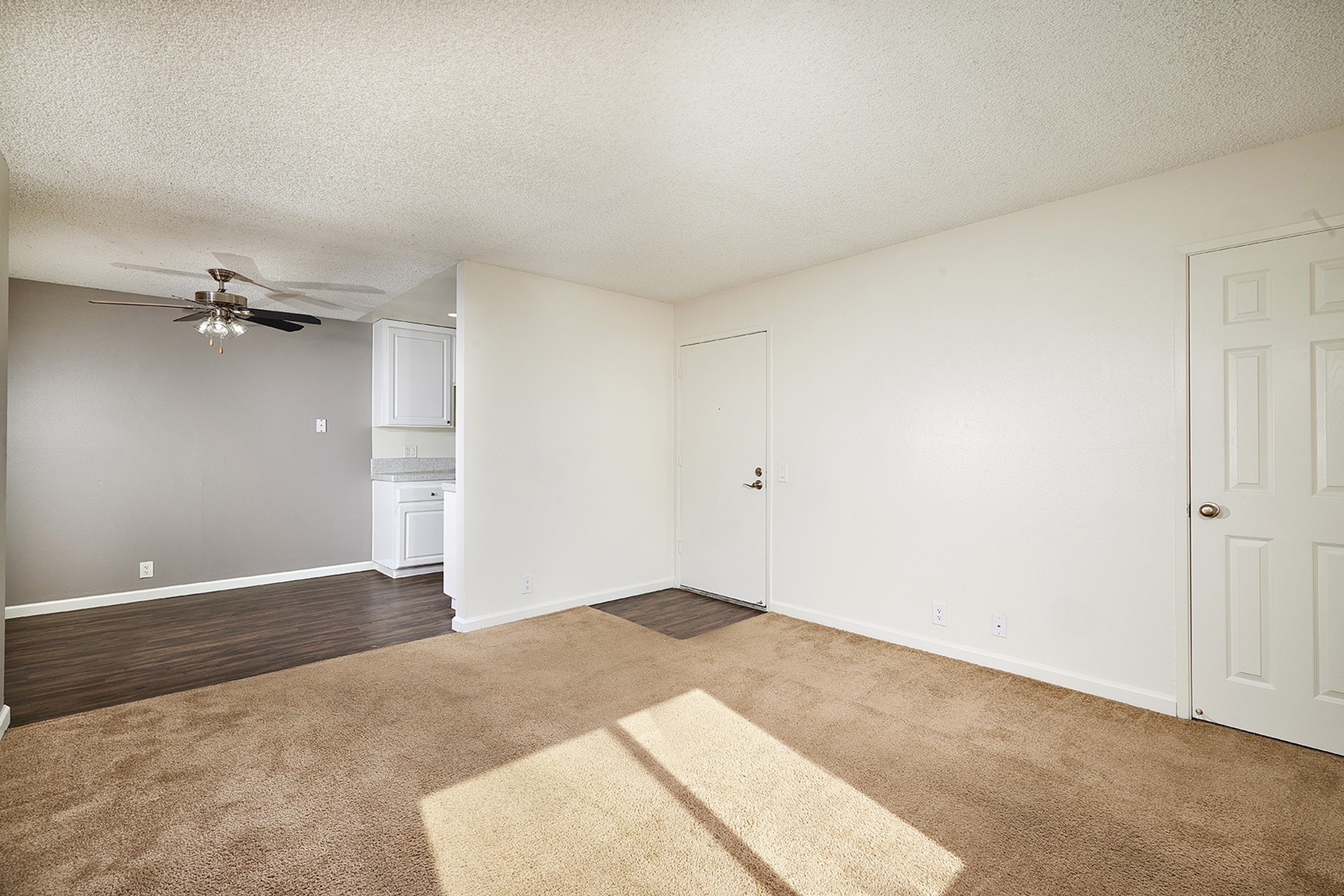 View Photos & Take A Virtual Tour | Pine Vista Apartments