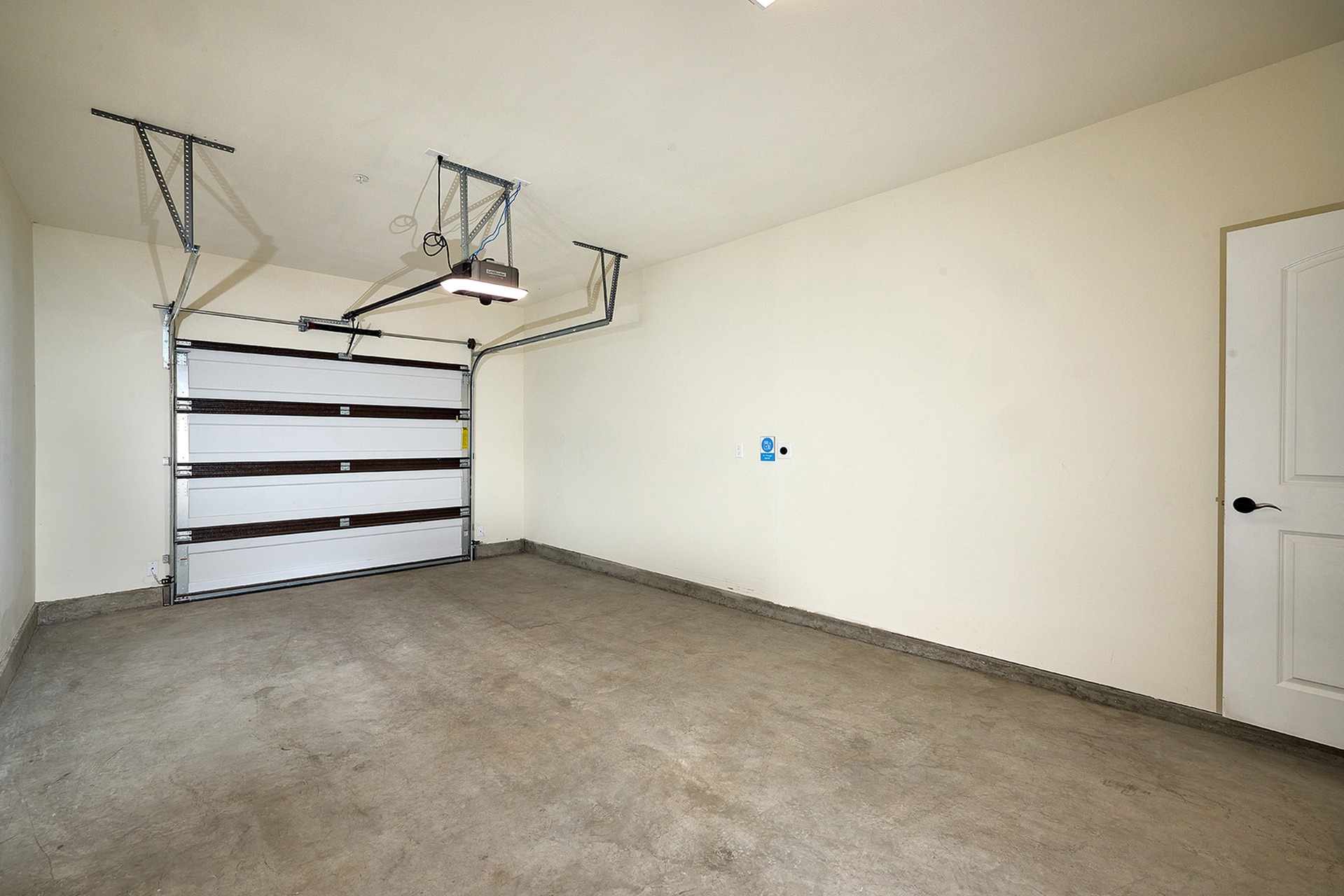 Spacious garage