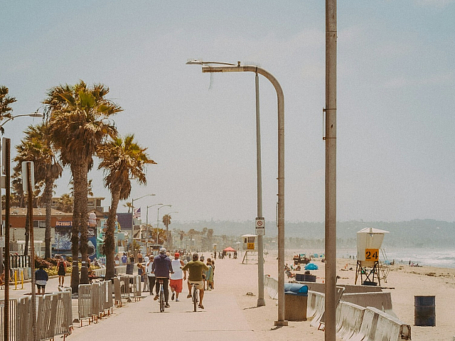 people on the walkway at pacific beach in san diego