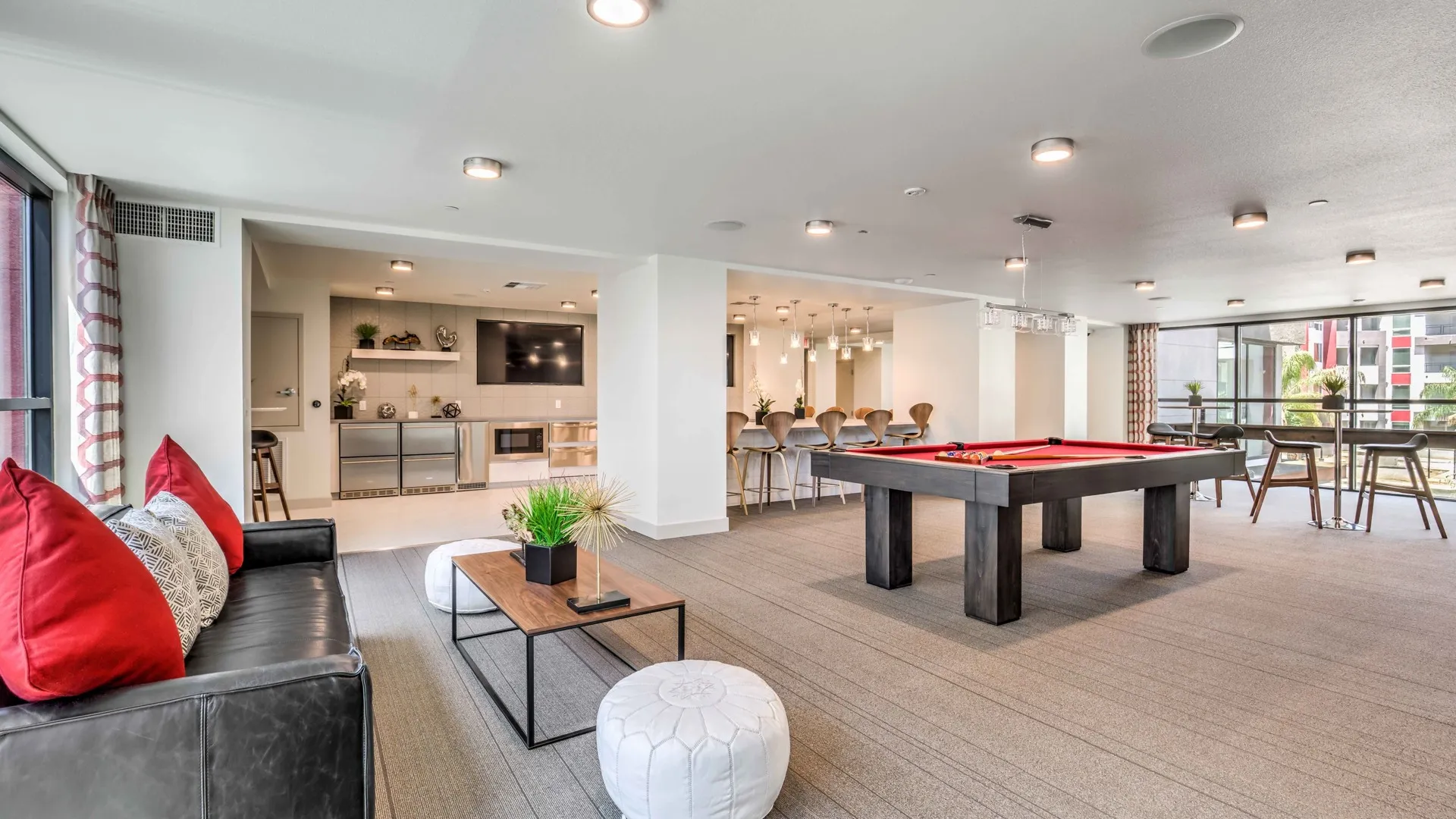 community lounge area at arte apartments