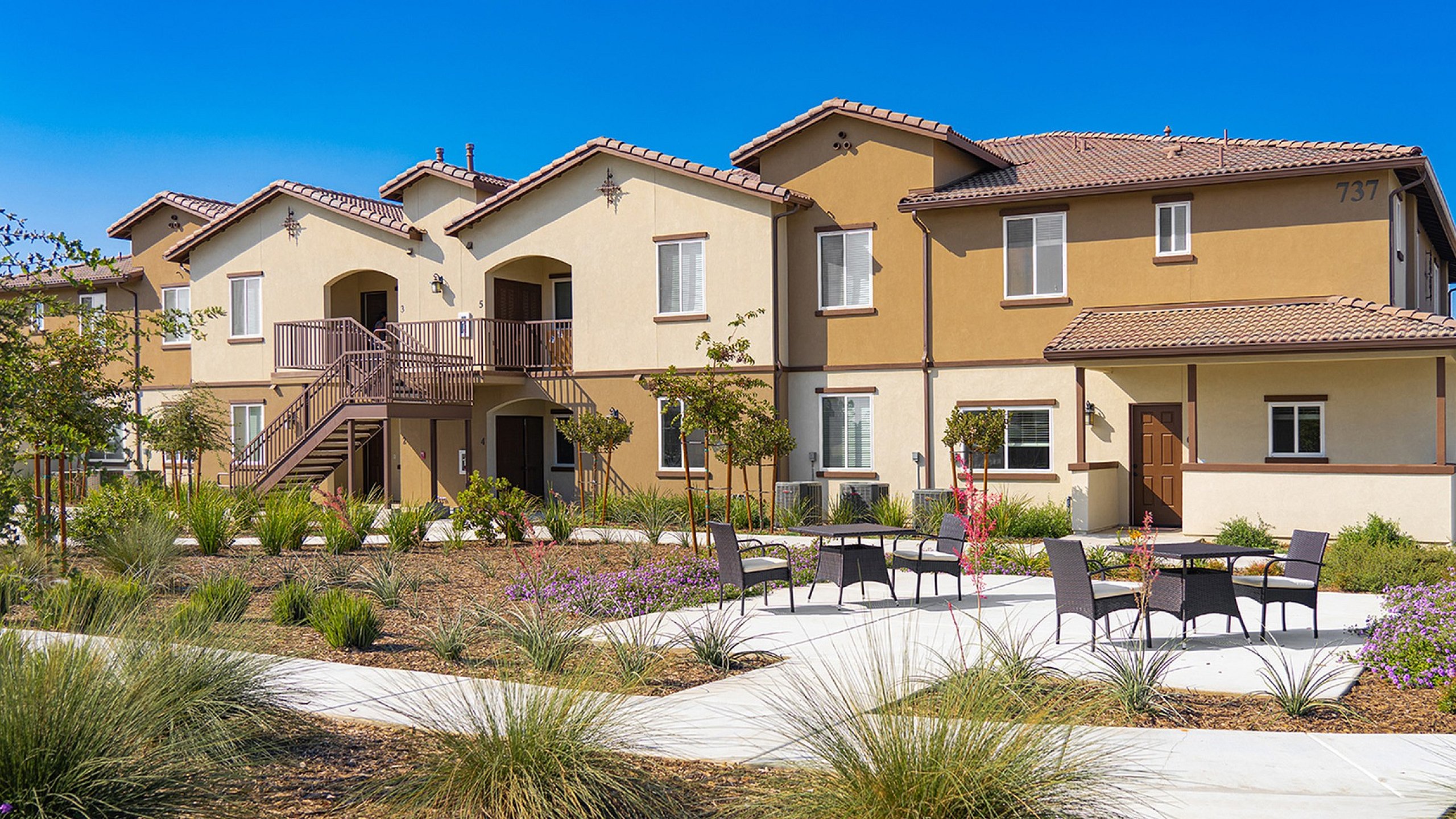 exterior apartment building at Grapevine Villa