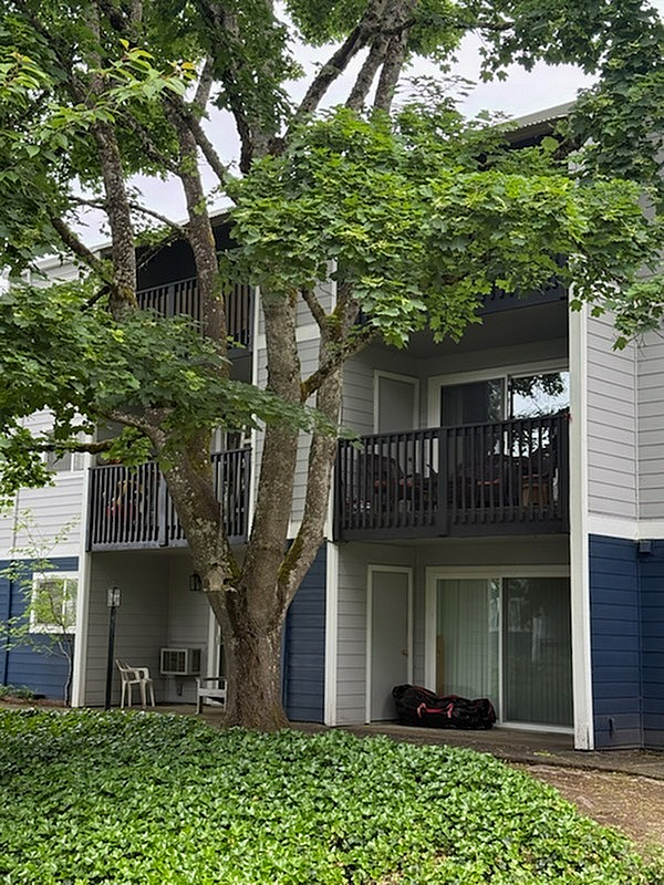 exterior photography of springrbrook apartments
