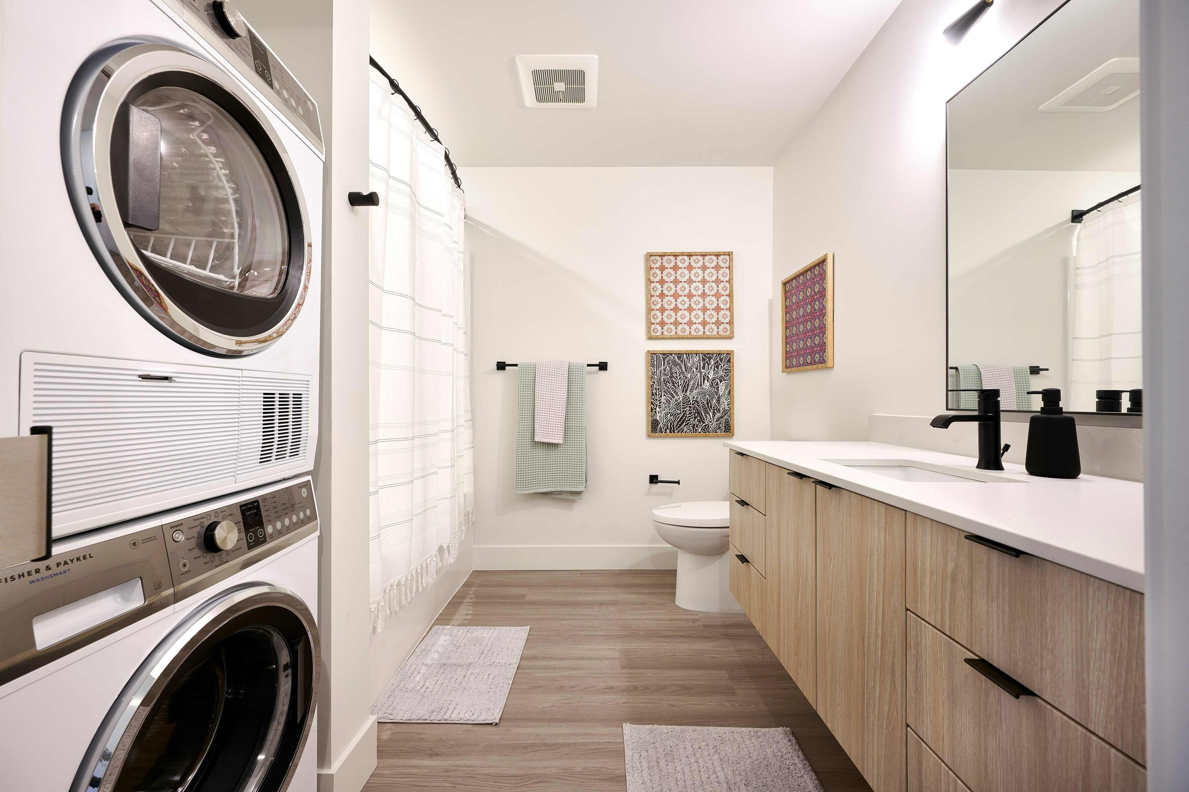 Fully furnished expandable studio