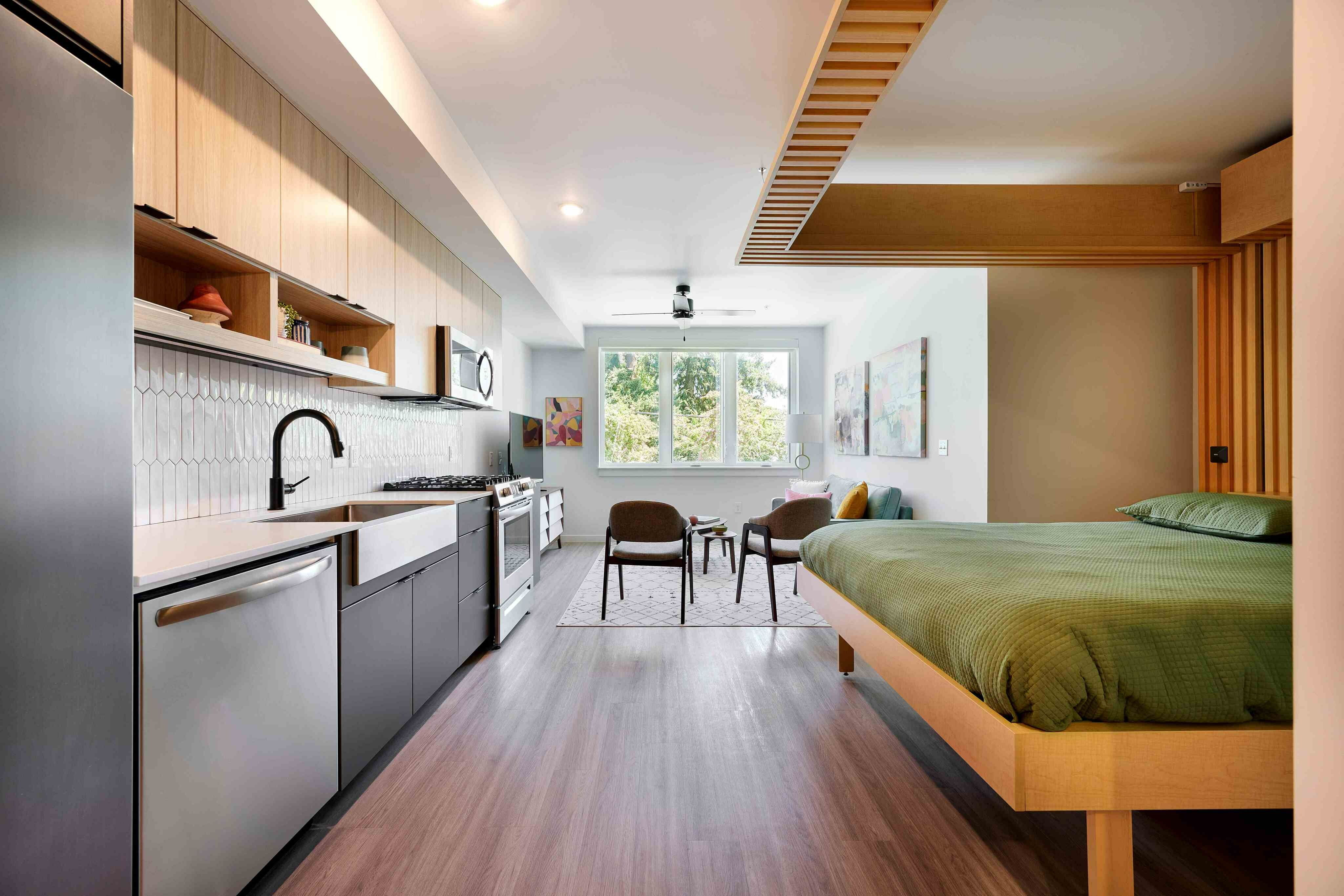 Fully furnished expandable studio