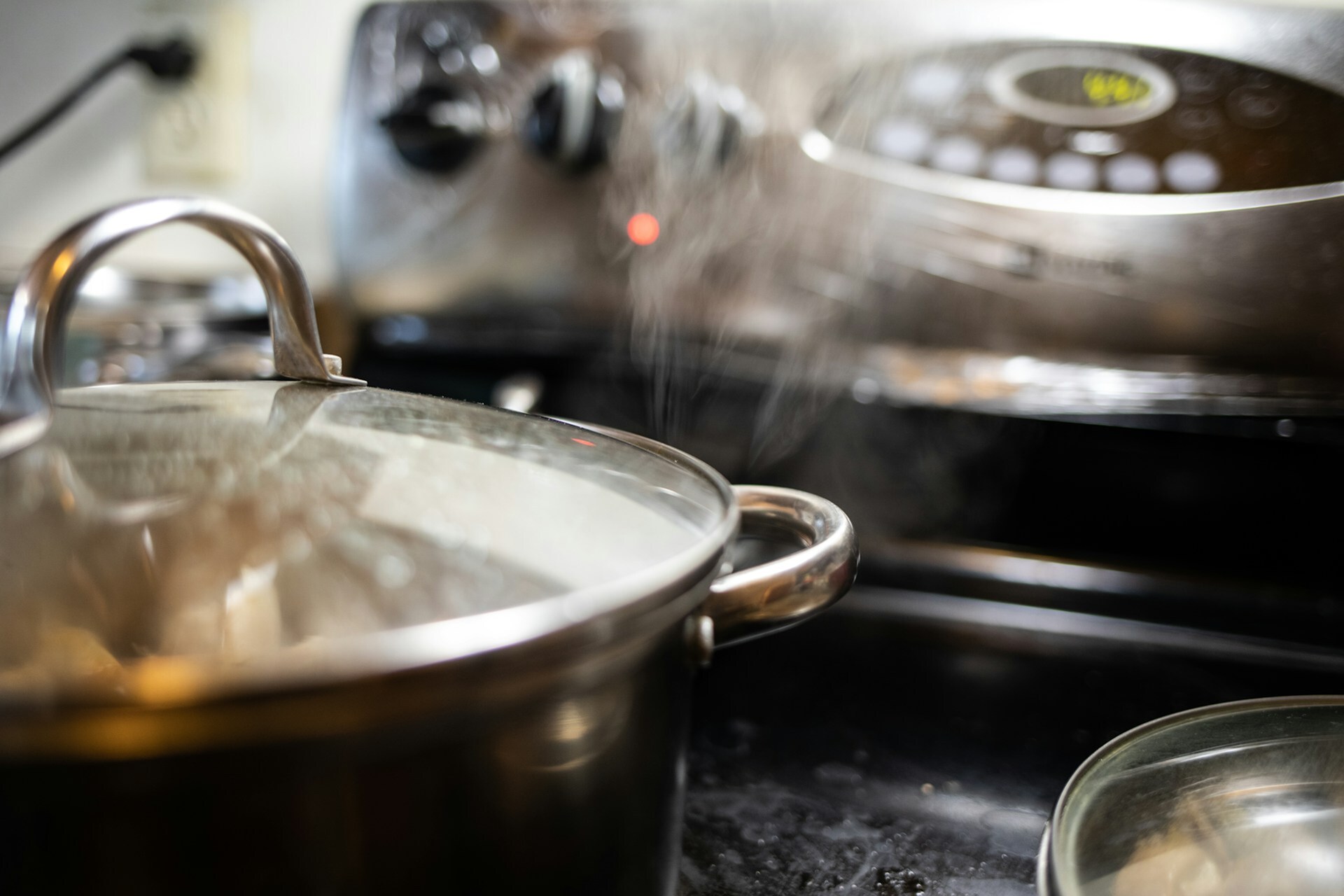 electric range with pots