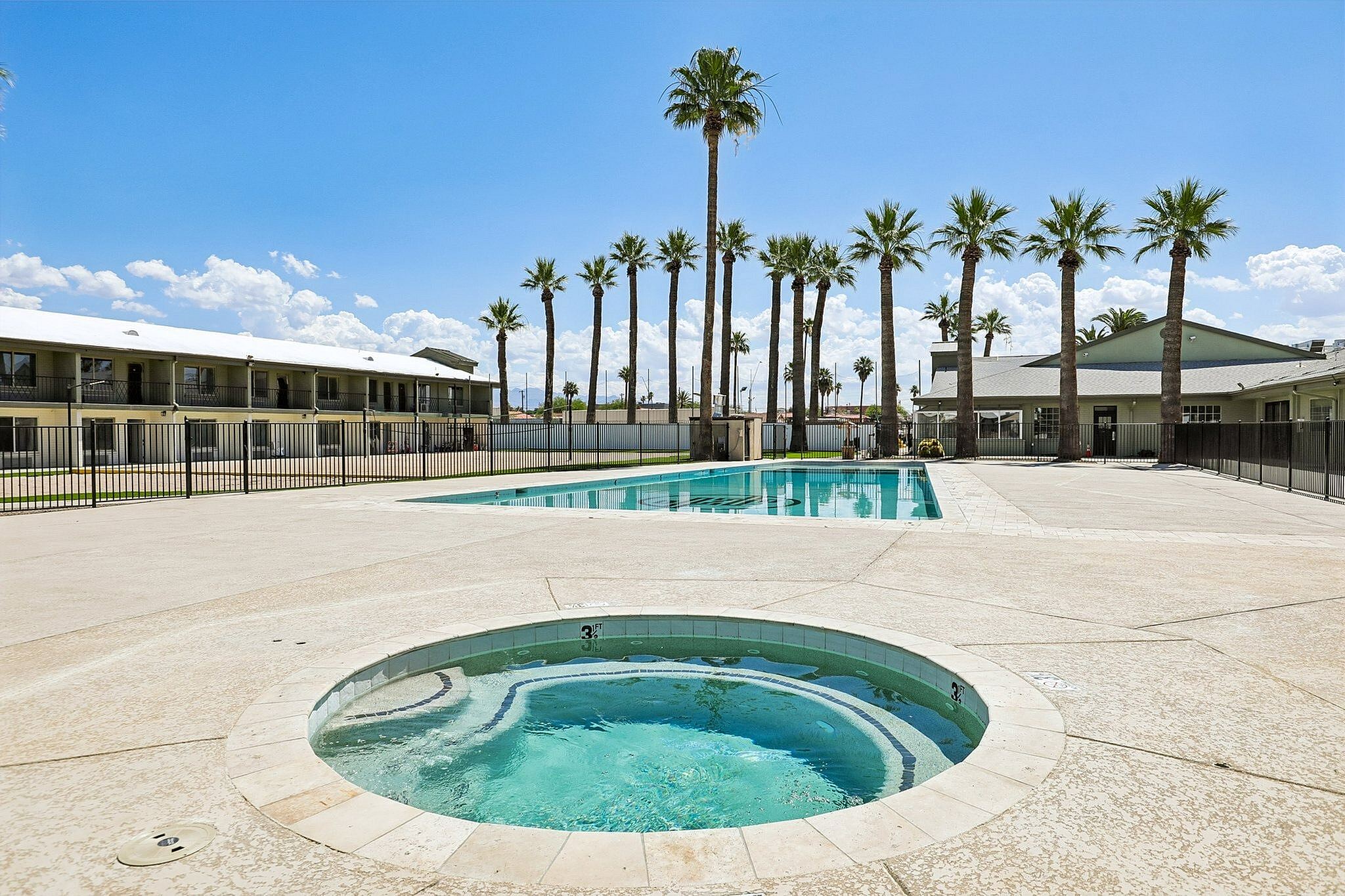 hot tub at solaris at tucson