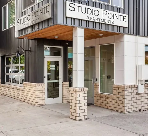 Exterior of Studio Pointe Apartments in the Sellwood-Westmoreland Neighborhood in Portland, Oregon
