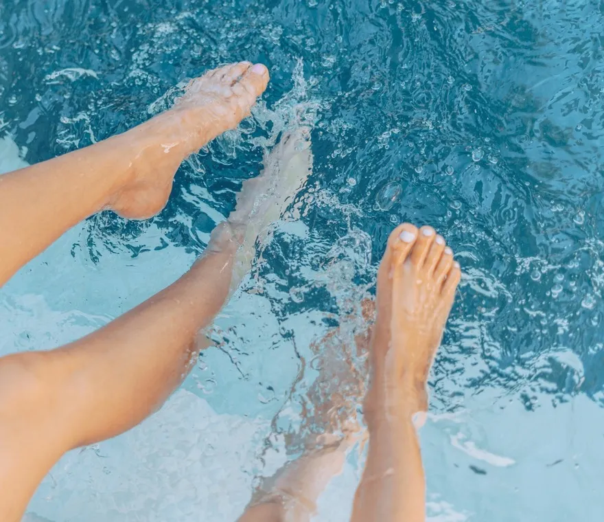 pair of legs in the poo