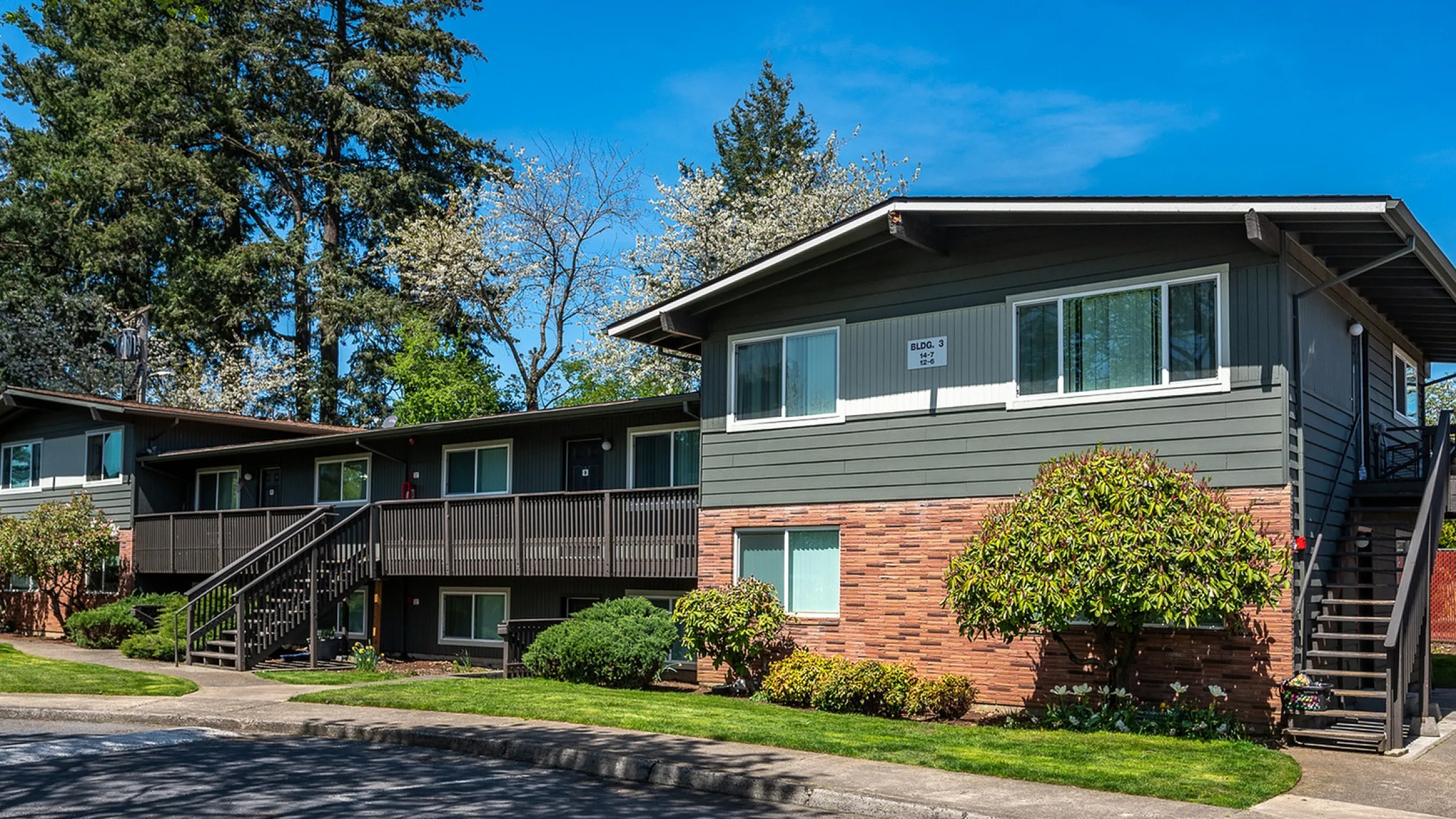 exterior of hidden court apartments