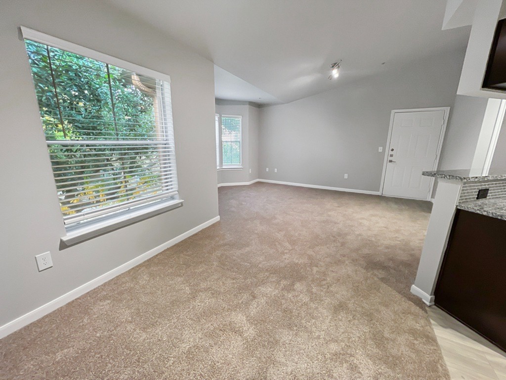 Scroll Our Stone Brook Photos—Baytown Apartments for Rent