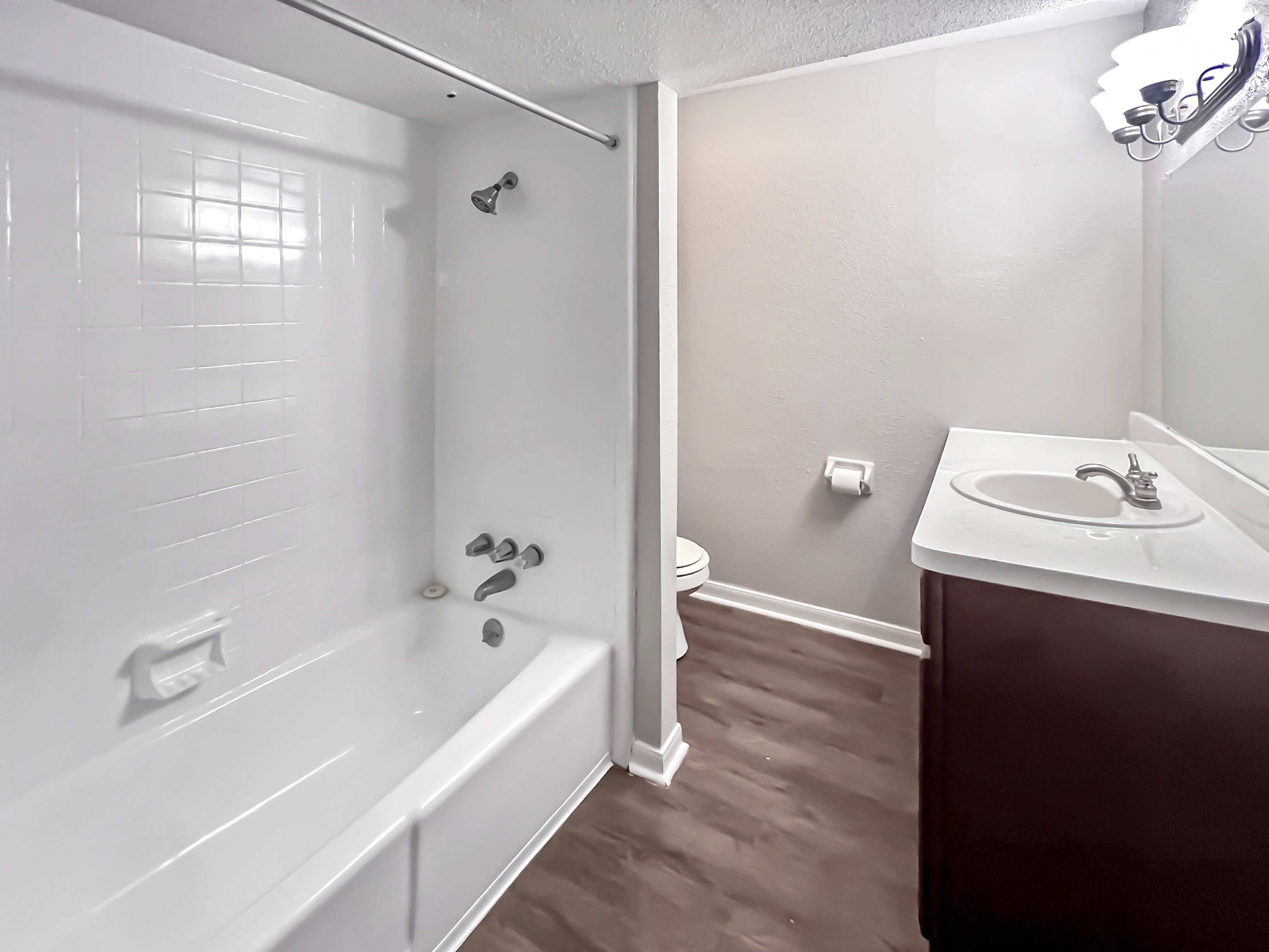 Memorial Fountain Apartment Bathroom | Apartments in Houston, TX