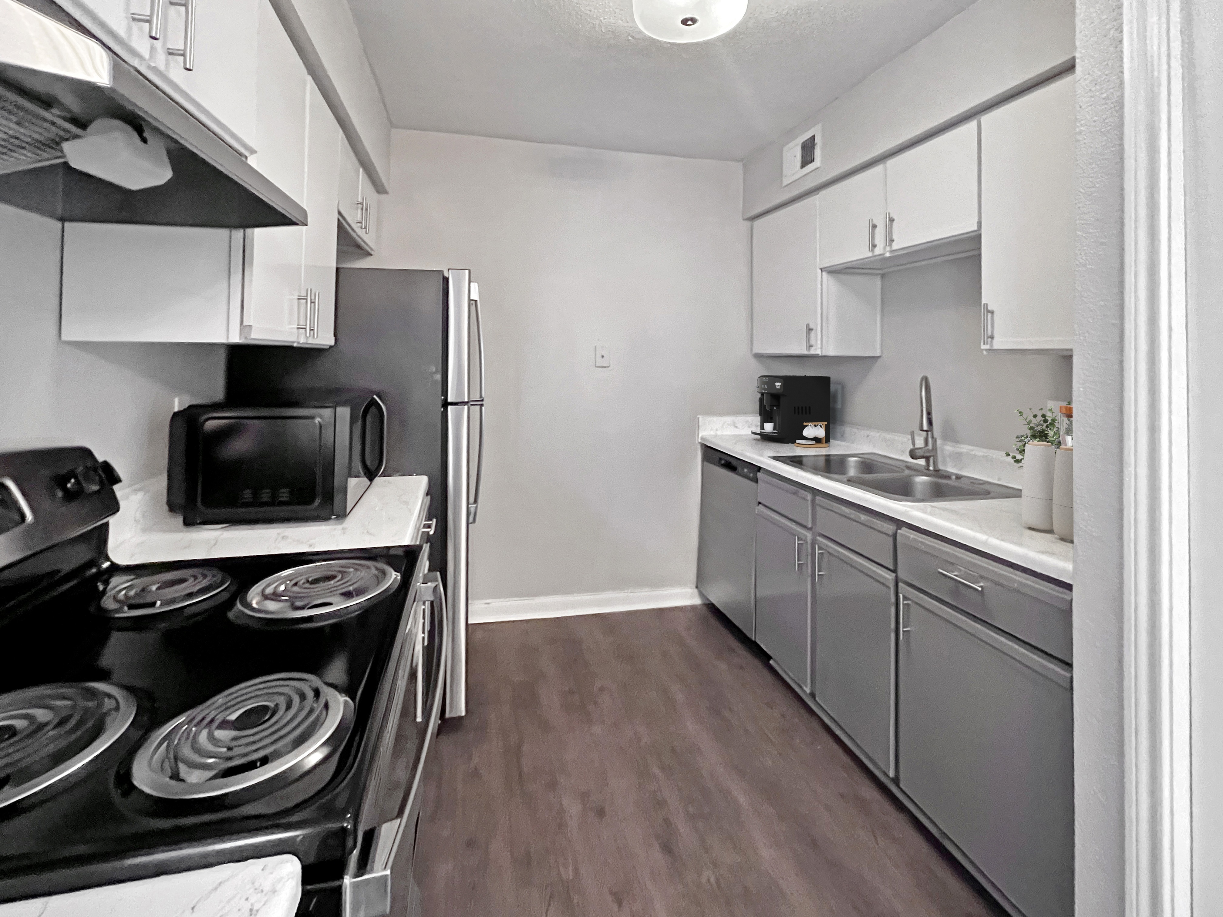 Memorial Fountain Apartment Kitchen | Apartments in Houston, TX