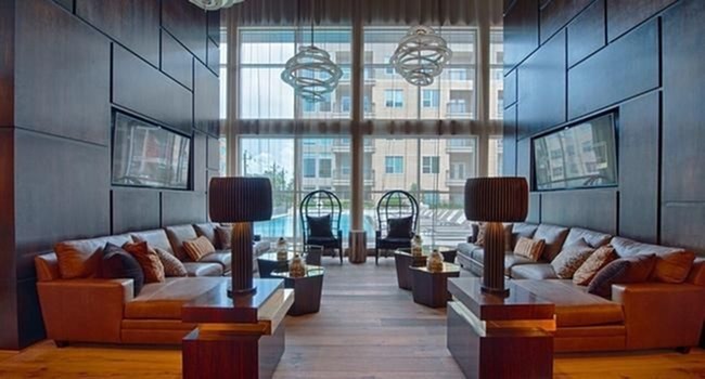 Pearl 21 Eleven Clubhouse | Upper Kirby Apartments | Apartments in Houston, TX