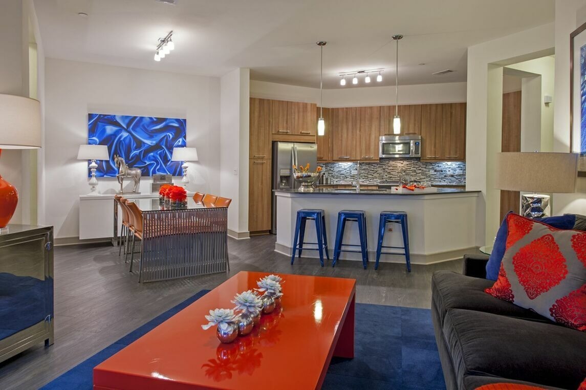Pearl 21 Eleven Apartment Kitchen and Dinning Room | Upper Kirby Apartments | Apartments in Houston, TX