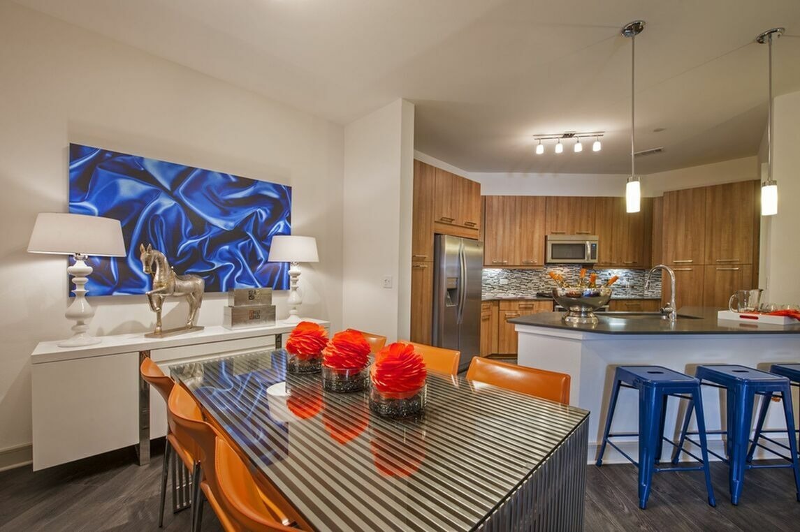 Pearl 21 Eleven Apartment Dinning Room | Upper Kirby Apartments | Apartments in Houston, TX