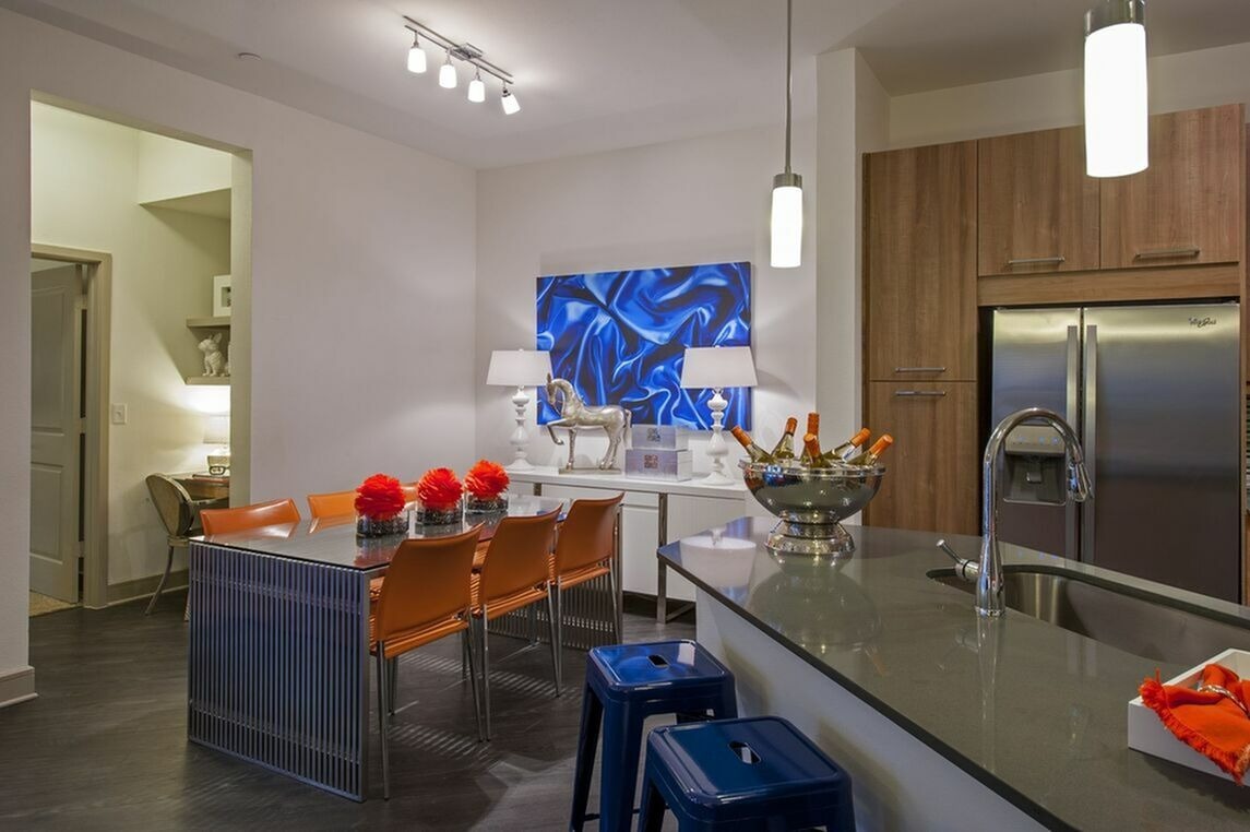 Pearl 21 Eleven Apartment Kitchen and Dinning Room | Upper Kirby Apartments | Apartments in Houston, TX