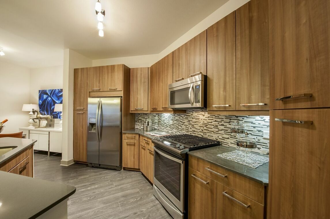 Pearl 21 Eleven Apartment Kitchen | Upper Kirby Apartments | Apartments in Houston, TX