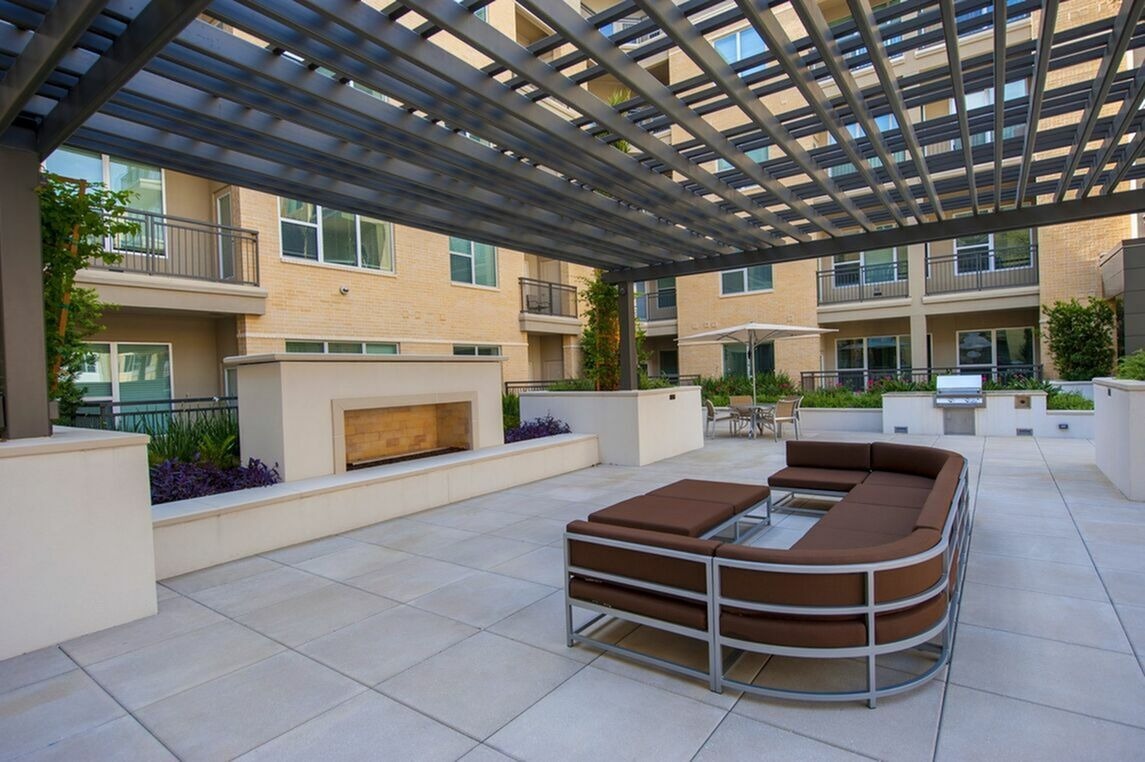 Pearl 21 Eleven Pool Lounge | Apartments in Upper Kirby | Apartments in Houston, TX