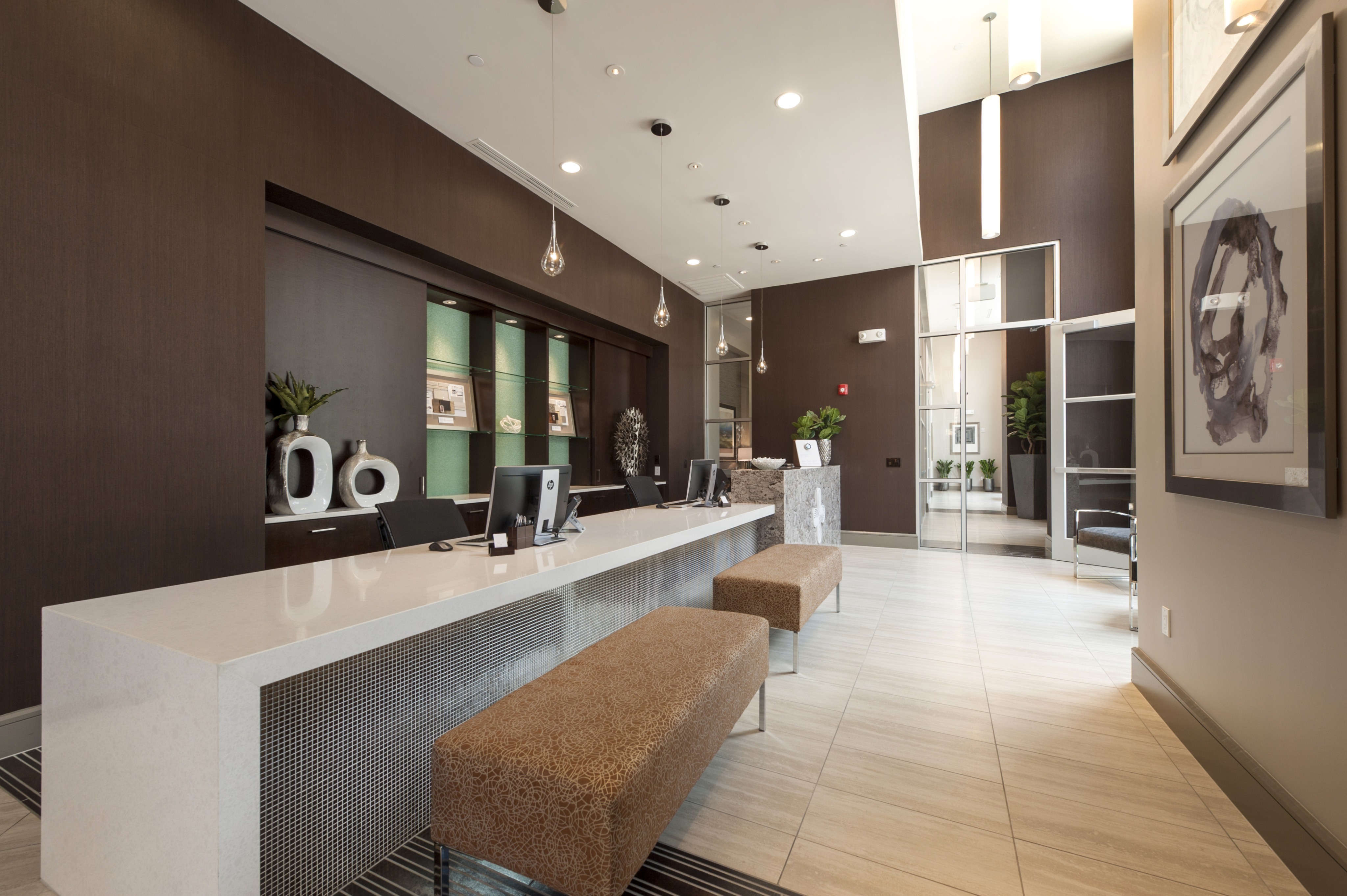Pearl Residences at City Centre Leasing Lobby | Houston, TX Apartments | Houston CityCentre Apartments