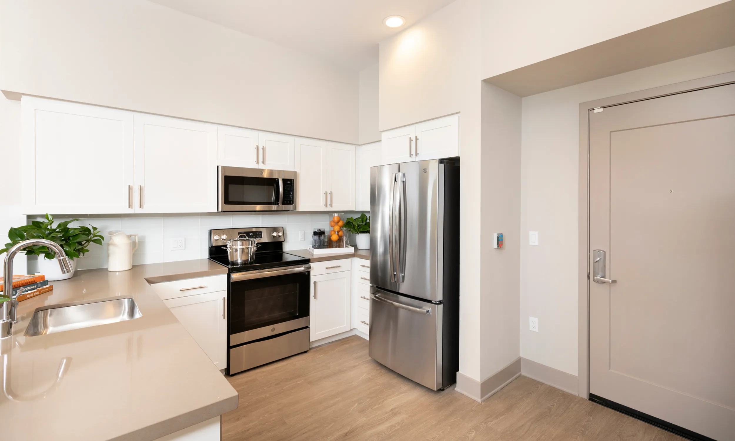 770 South Harbor Kitchen | Fullerton, CA Apartments | Apartments in Fullerton
