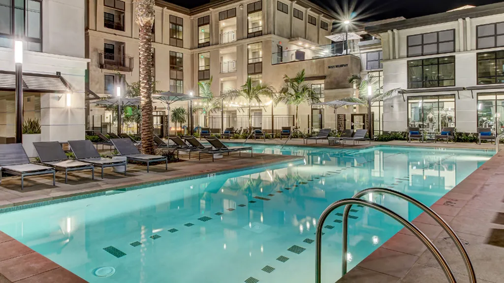 The Murphy Pool | Apartments in Irvine | Irvine, CA Apartments