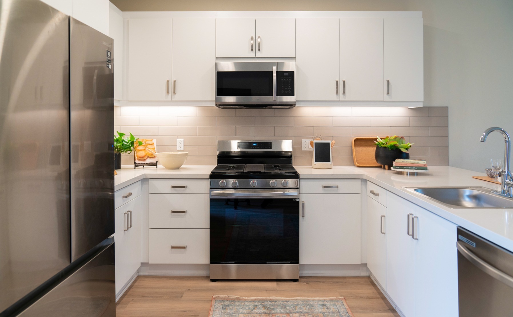Altura at the Groves Kitchen | Whittier, CA Apartments | Apartments in Whittier