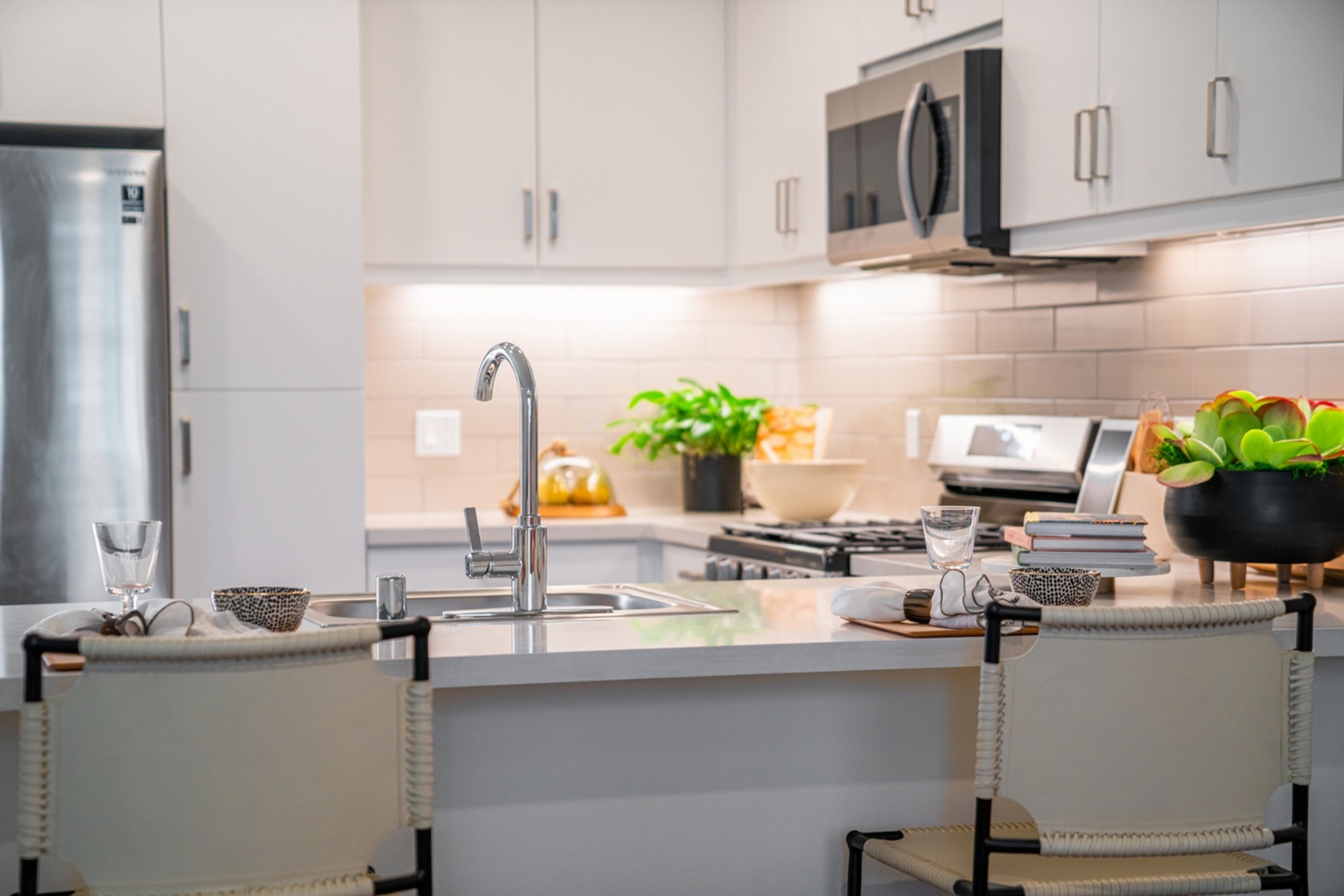 Altura at the Groves Kitchen | Whittier, CA Apartments | Apartments in Whittier