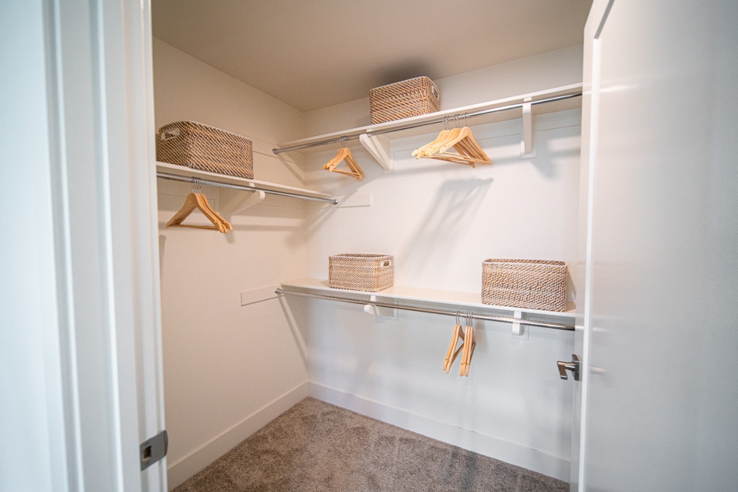 Altura at the Groves Closet | Whittier, CA Apartments | Apartments in Whittier