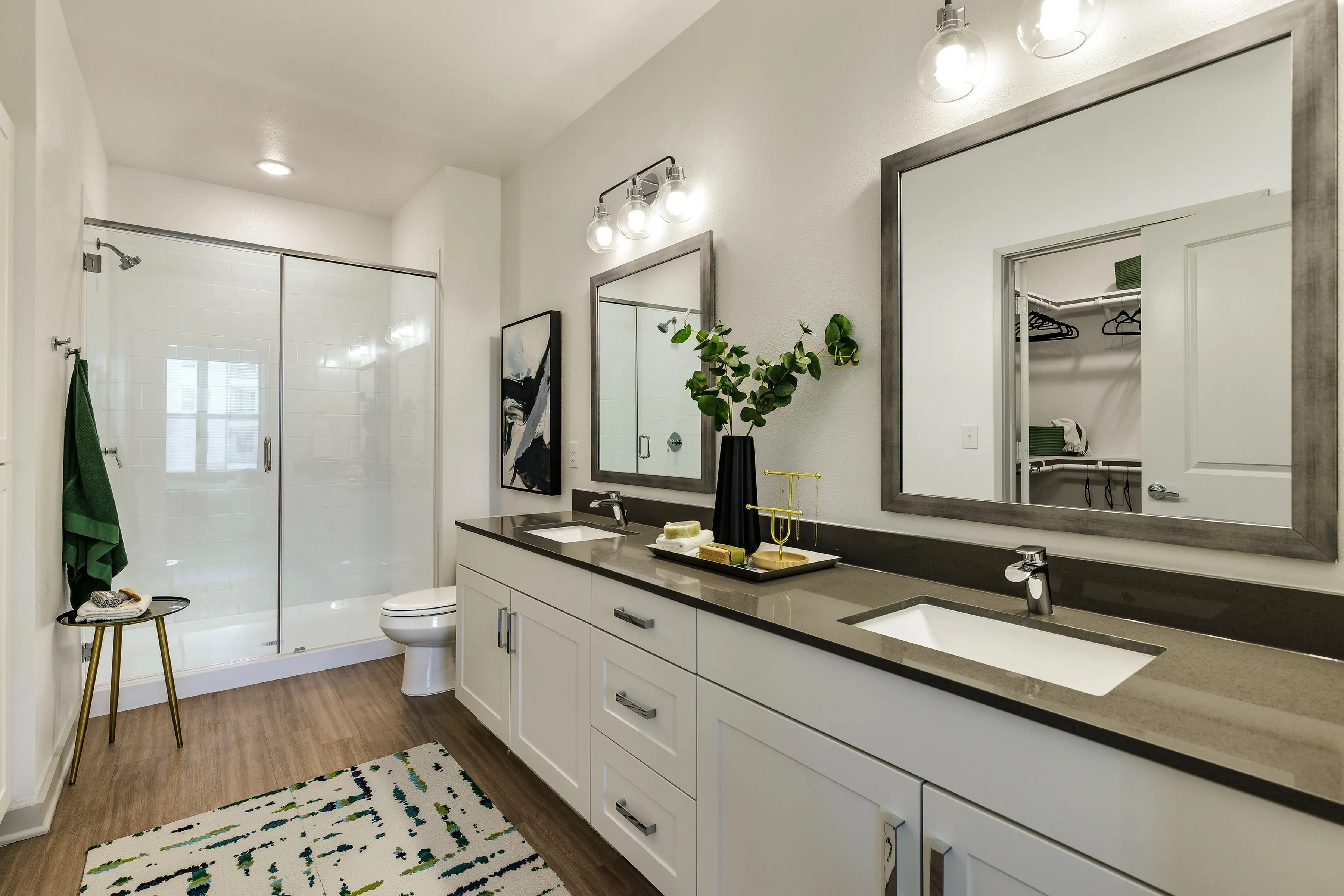 The Palmer Bathroom | Apartments in Houston, Texas