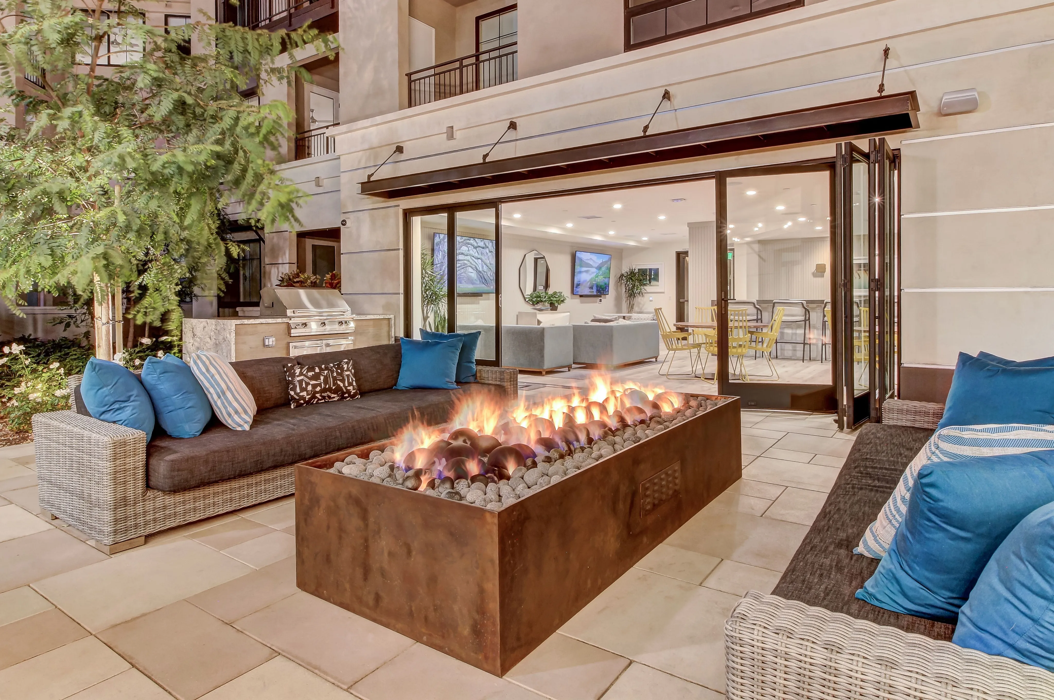The Murphy Irvine Firepit | Apartments in Irvine | Irvine, California Apartments