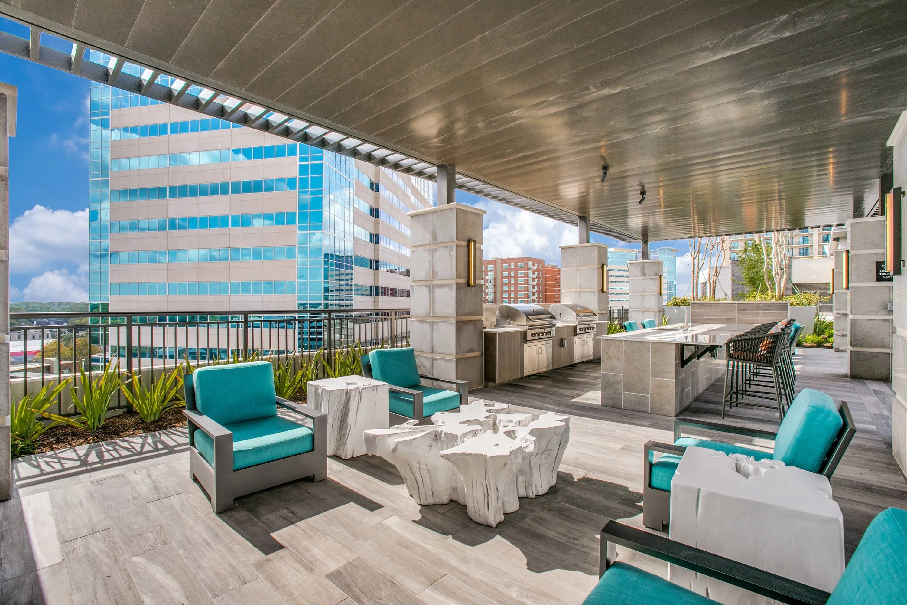 The McKinley at Memorial City Sun Deck | Memorial City Living | Hoston,TX Apartments