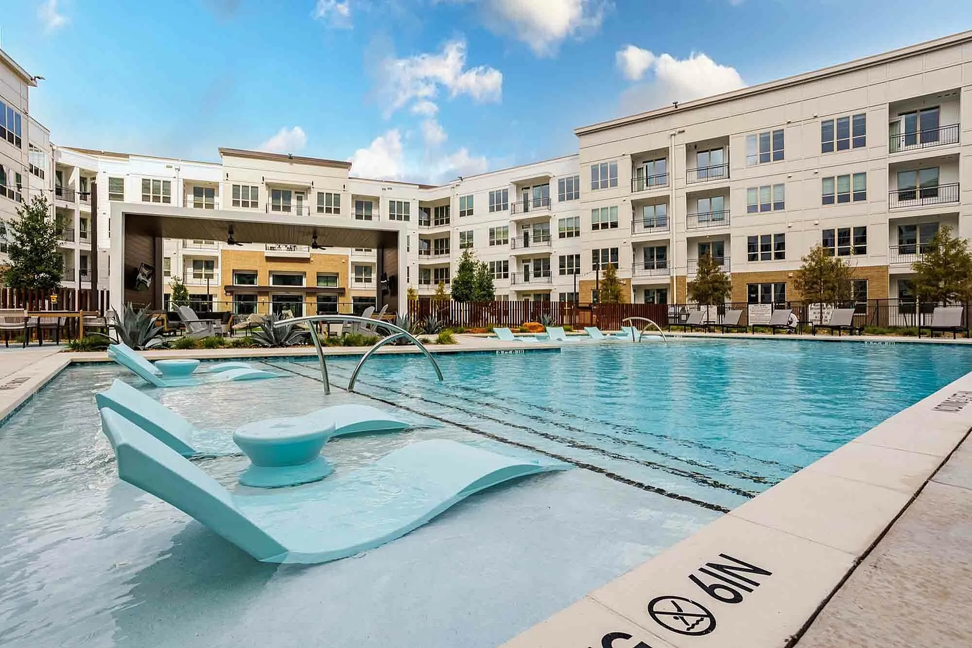 Swimming pool | Caroline at Memorial | Houston, Texas