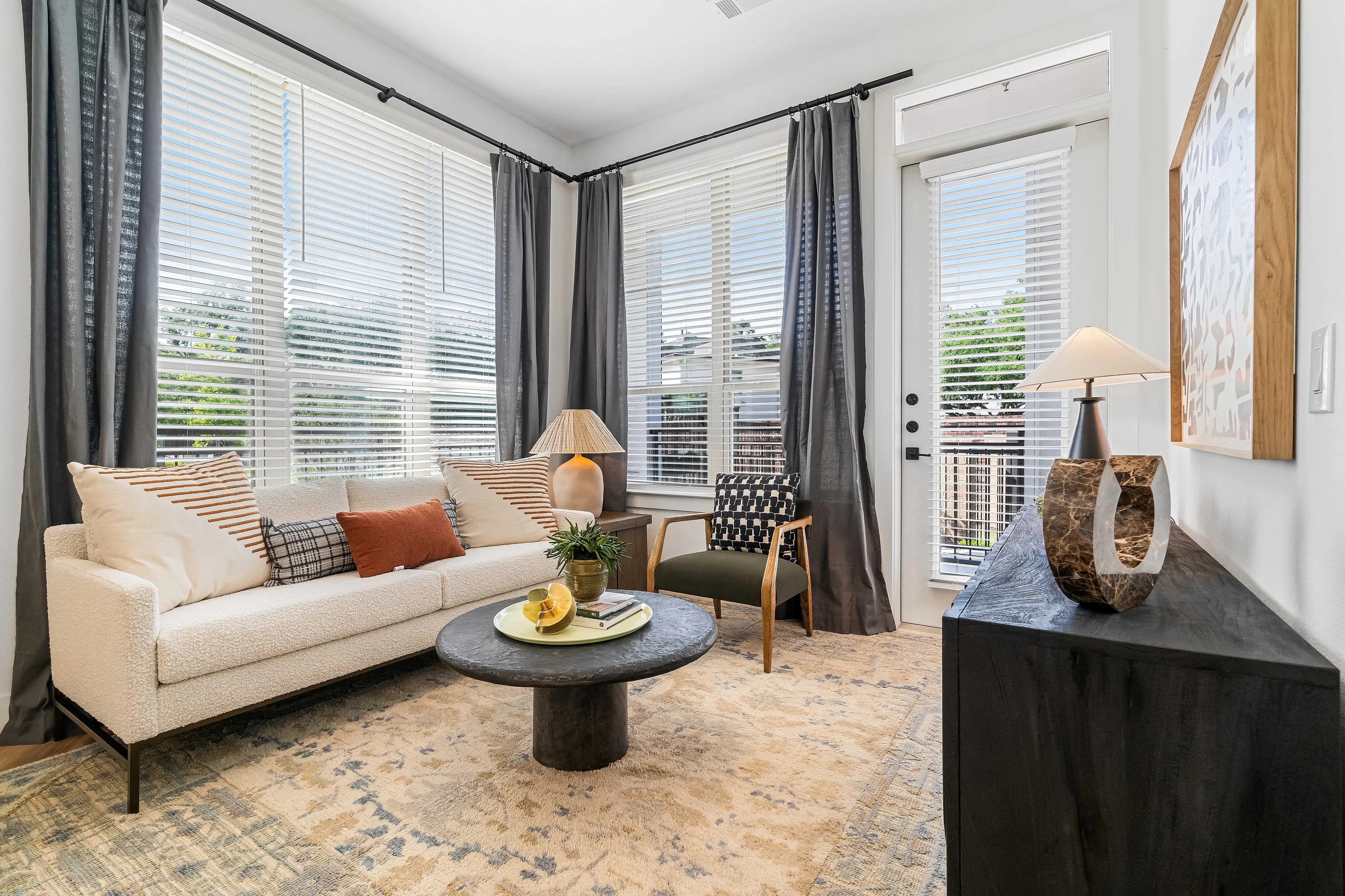 houston apartments | apartments near memorial city | apartments zoned to Katy ISD | apartments near hwy6 |Bright and inviting living room | Caroline at Memorial | Houston, Texas