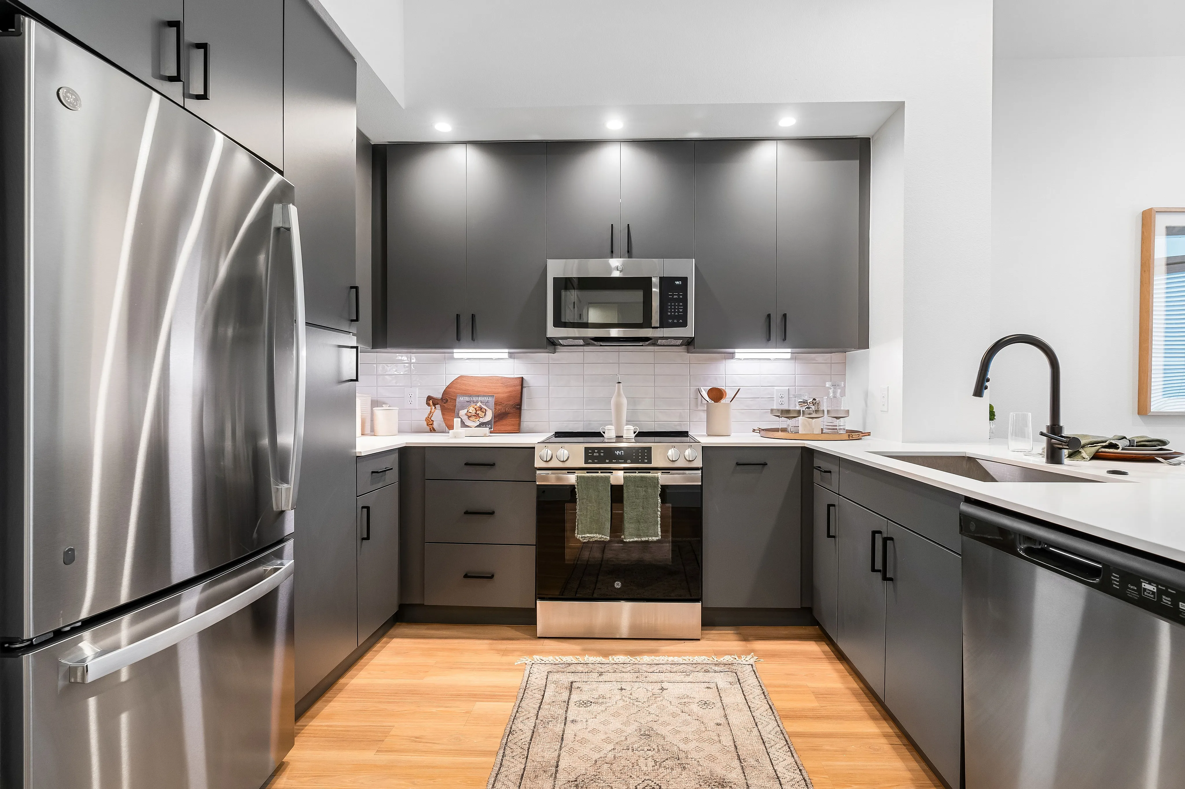houston apartments | apartments near memorial city | apartments zoned to Katy ISD | apartments near hwy6 |Modern kitchen | Caroline at Memorial | Houston, Texas