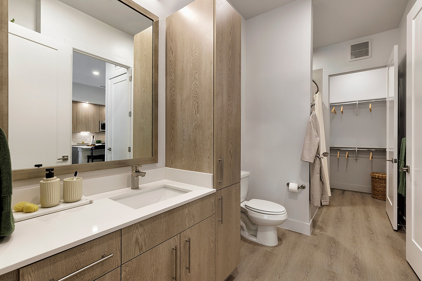 Brooks Air Force Base Apartments | Apartments in Brooks Air Force Base | Apartments near Brooks Air Force Base | City Base Apartments | Apartments in base city | Caroline at Brooks | SAN ANTONIO, TEXAS