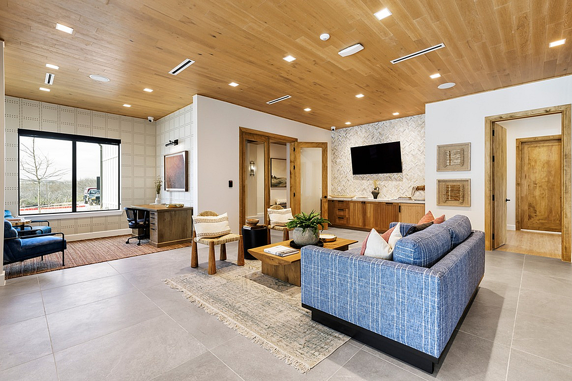 Leasing Center Lobby  | Caroline Georgetown | Georgetown,TX Apartments