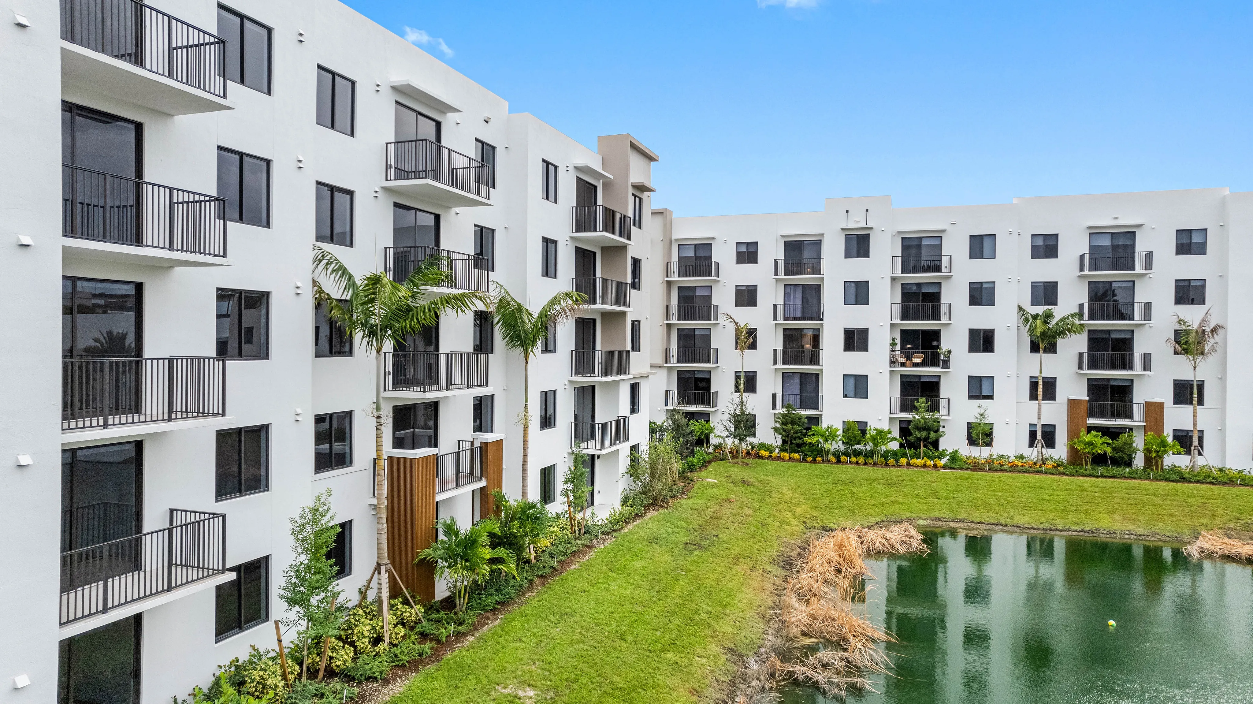 Caroline Golden Glades | North Miami Apartments | Miami, Florida