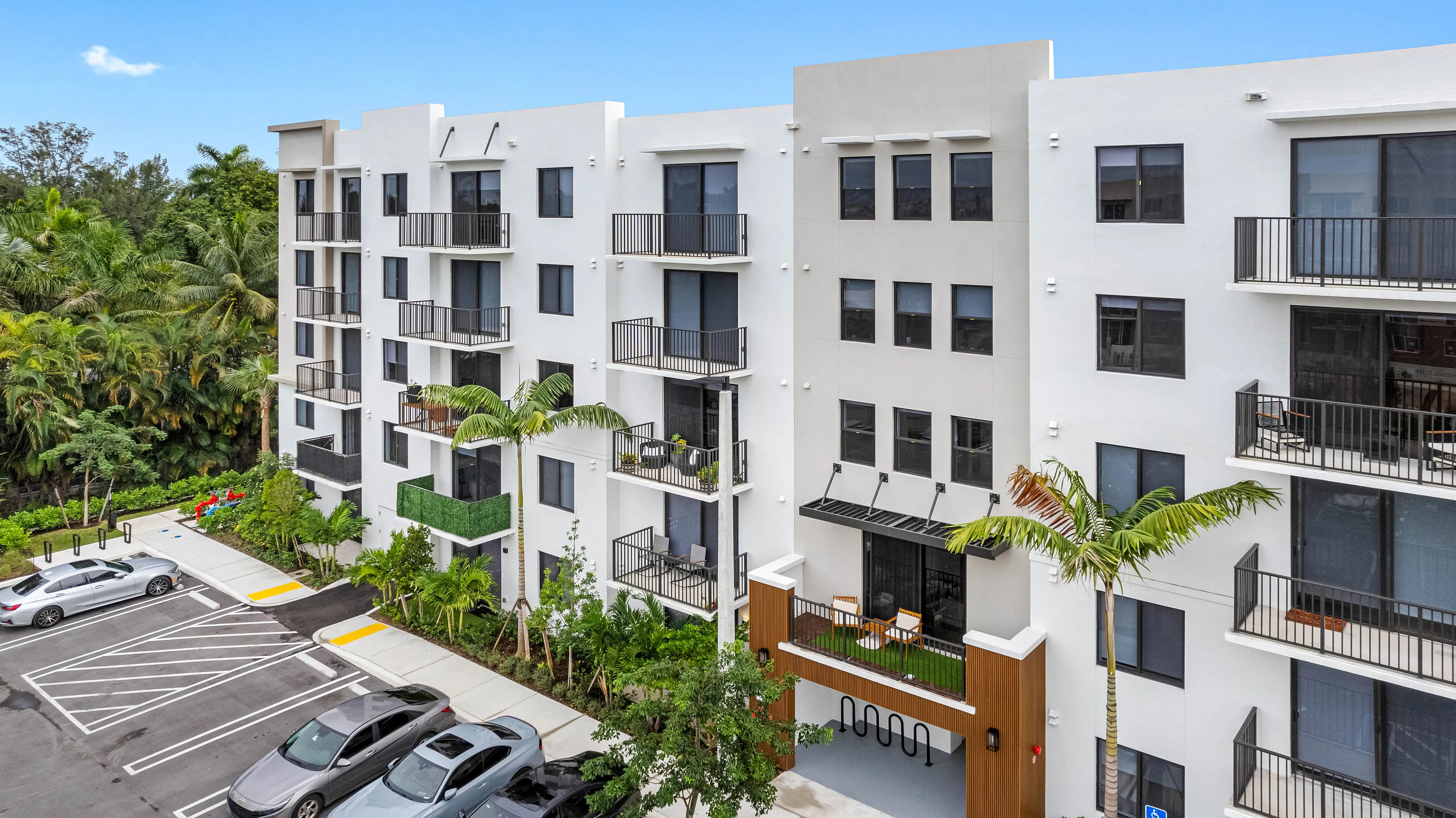 Caroline Golden Glades | North Miami Apartments | Miami, Florida